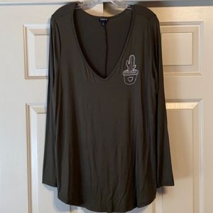 torrid Tops - Torrid Olive Cactus Long Sleeve Tee Size 1 torrid Tops - Torrid Olive Cactus Long Sleeve Tee Size 1